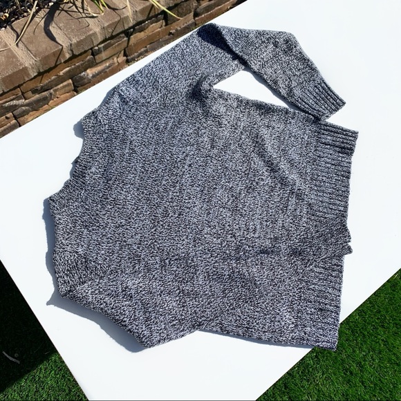 H&M CROPPED SWEATER - Picture 2 of 2